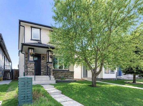 Photo of 20 Everridge Road SW, Calgary, AB T2Y 4S8 (MLS # A2313612)