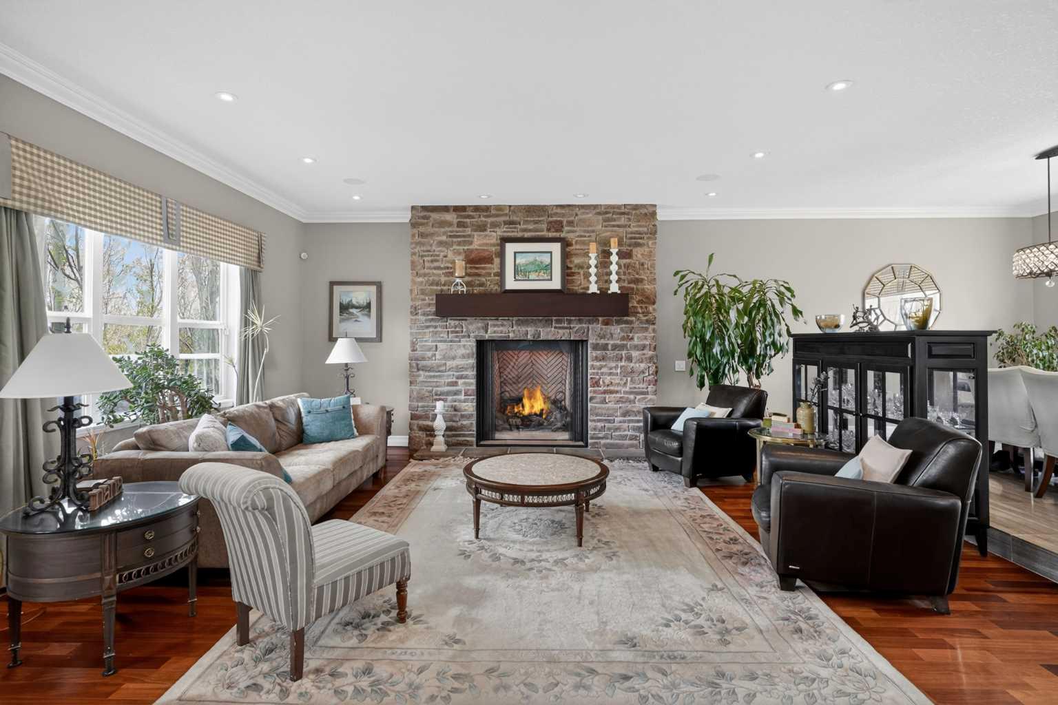 22 Deer Springs Close