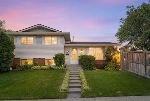 Photo of 76 Pinebrook Close NE, Calgary, AB T1Y 3X5 (MLS # A2326850)