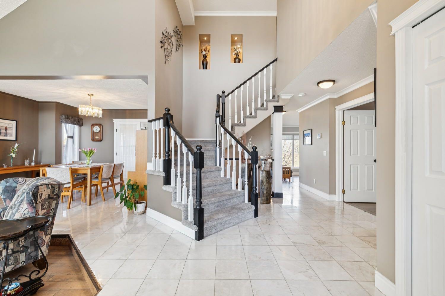 163 Edgebrook Close NW