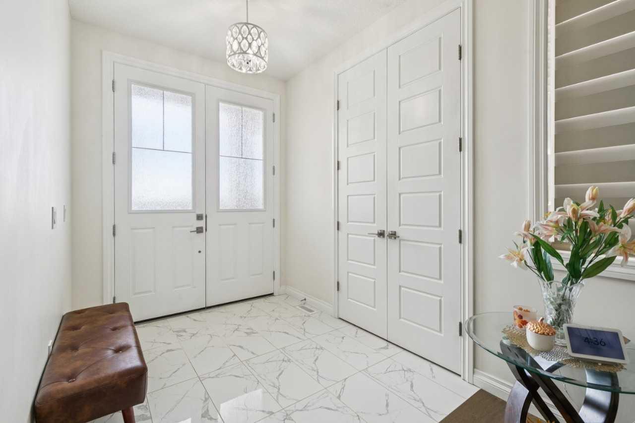 375 Corner Meadows Avenue NE