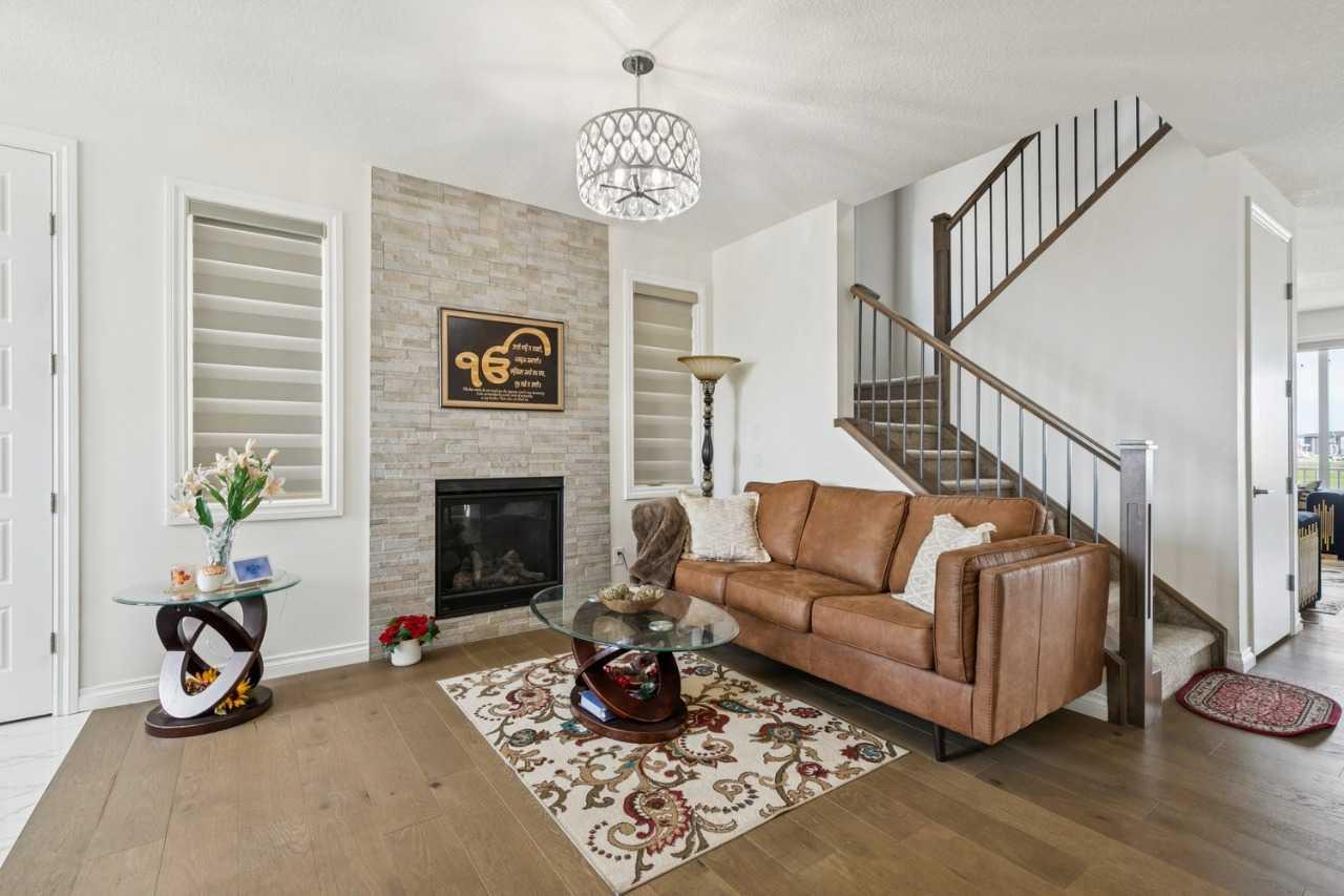 375 Corner Meadows Avenue NE