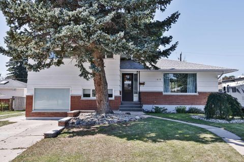 1020 Fern Crescent S Lethbridge AB T1K 2W3