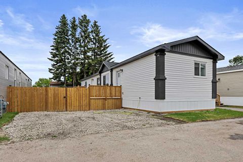 6220 17 Avenue SE 5 Calgary AB T2A 0W6