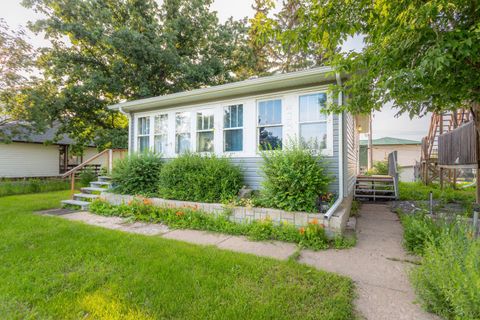 Photo of 4722 43 Street St, Lloydminster, SK S9V 0E7 (MLS # A2328413)