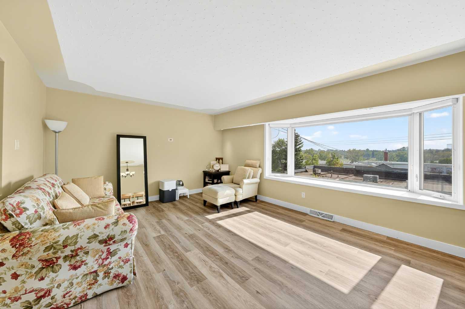 35 Collingwood Place NW