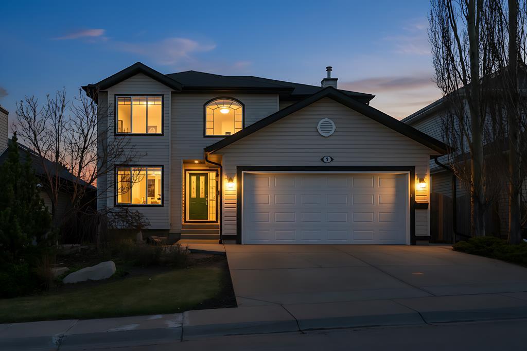 8 Valley Creek Crescent NW