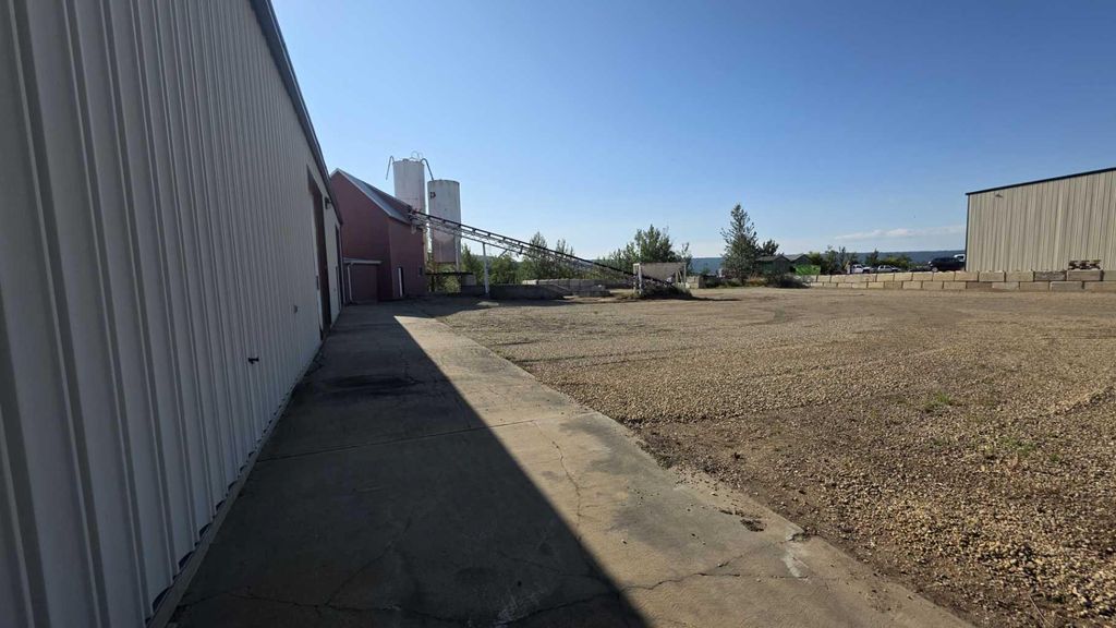 Photo of 10601 77 Street, Peace River, AB T8S 1R2 (MLS # A2113965)