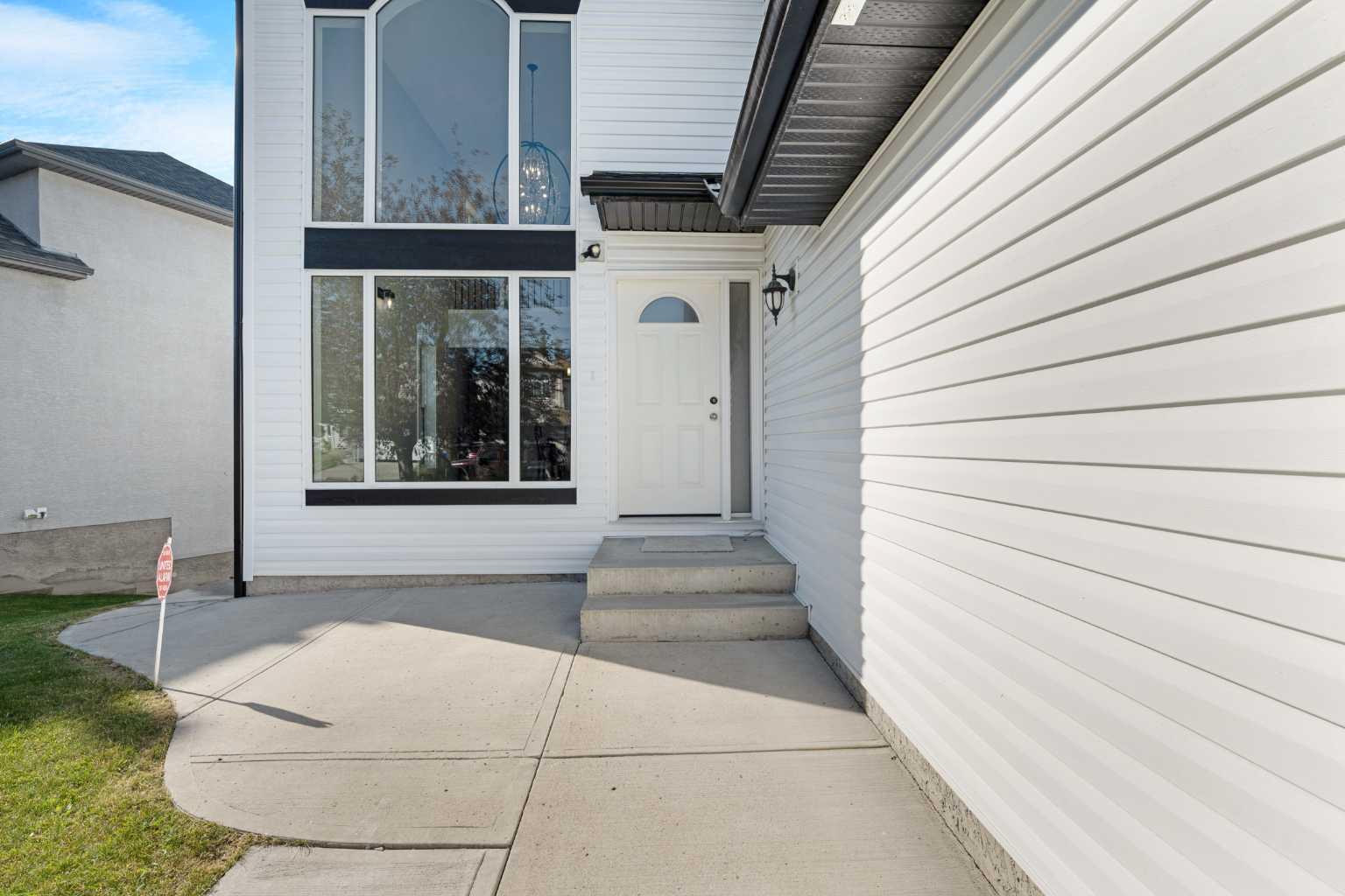 184 Panorama Hills Manor NW