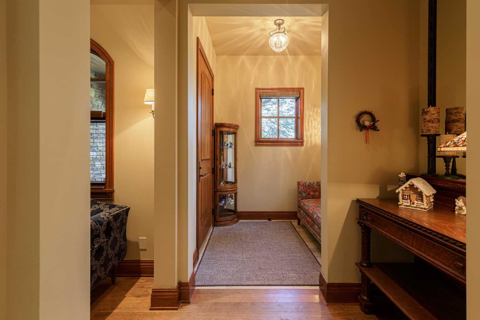9 Mountaineer Close
