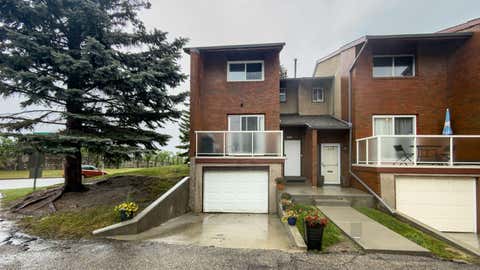 Photo of 1305 Glenmore Trail #101, Calgary, AB T2V 4Y8 (MLS # A2318881)