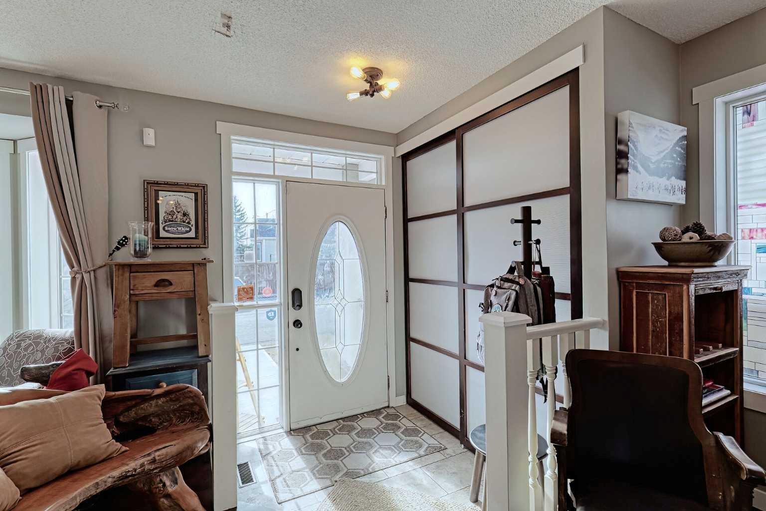 210 Mt Lorette Close SE