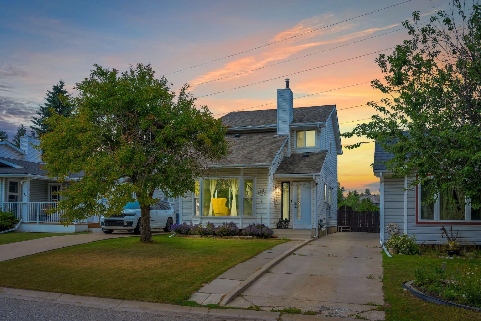 44 Strathclair Rise SW