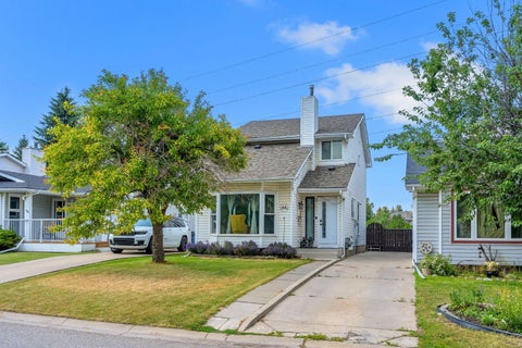 Photo of 44 Strathclair Rise SW, Calgary, AB T3H 1G4 (MLS # A2332719)