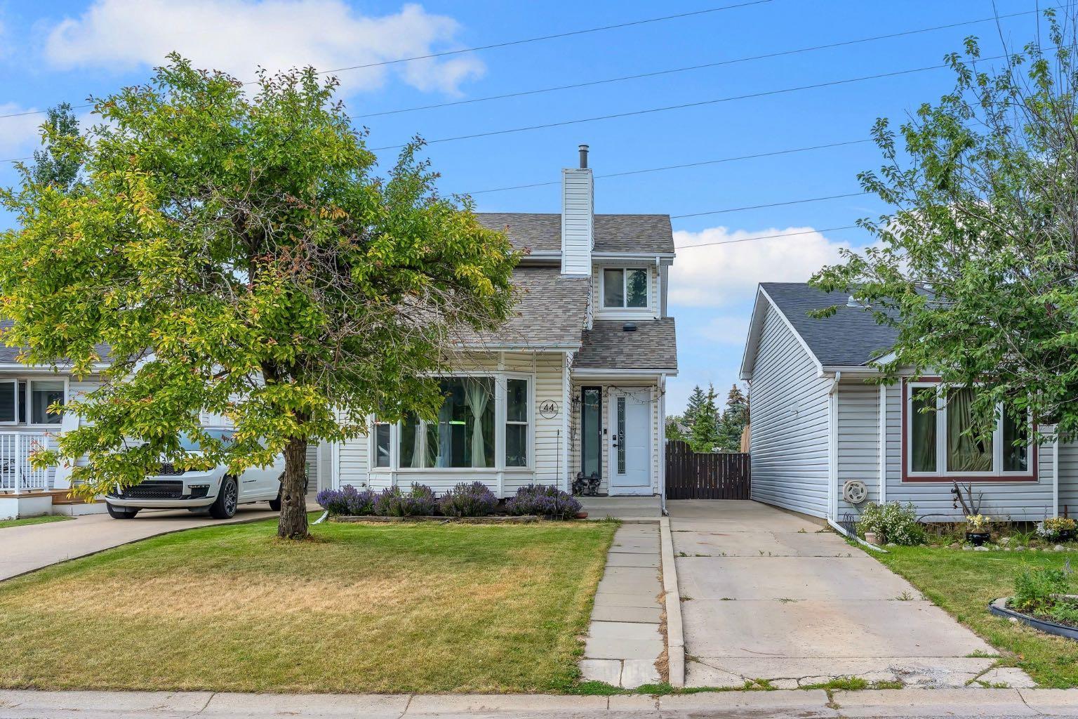 44 Strathclair Rise SW