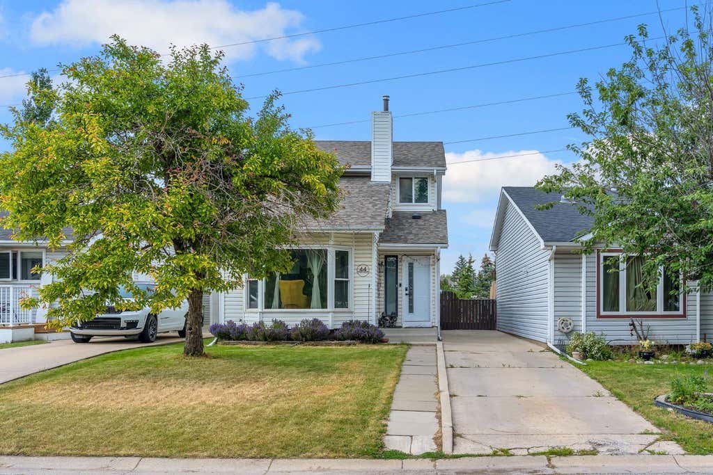Photo of 44 Strathclair Rise SW, Calgary, AB T3H 1G4 (MLS # A2332719)