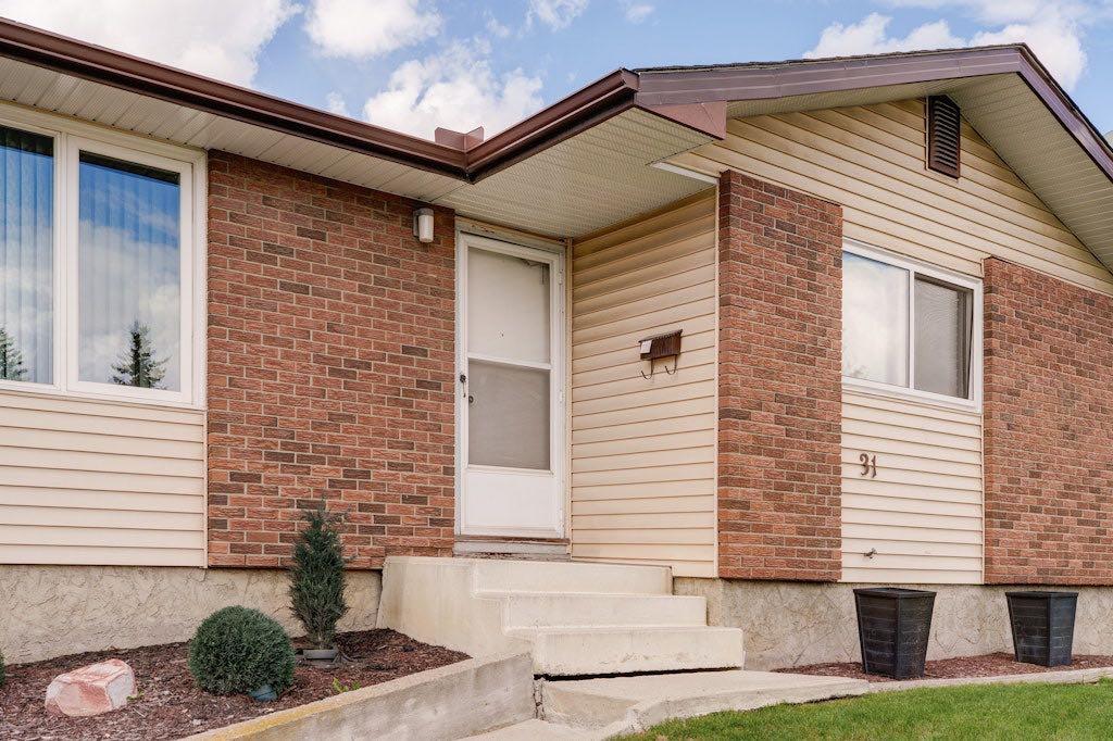 31 Maranda Close NE