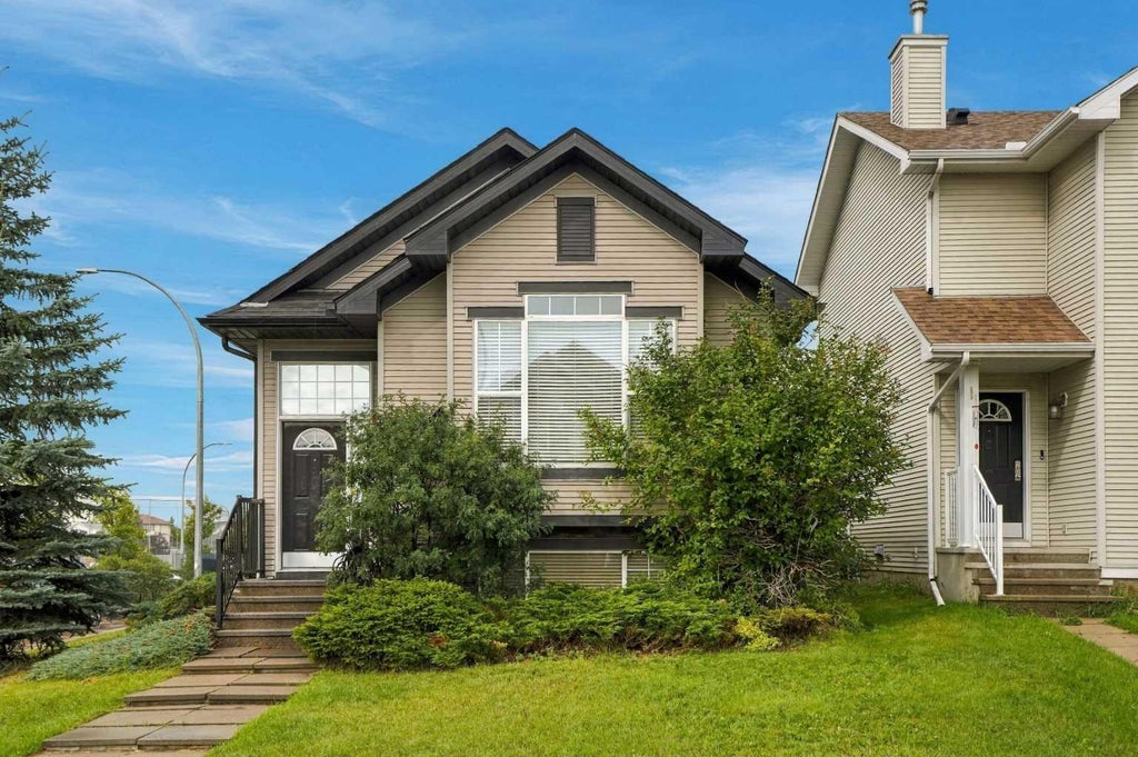 Photo of 5 Cranberry Way SE, Calgary, AB T3M 1K1 (MLS # A2339898)