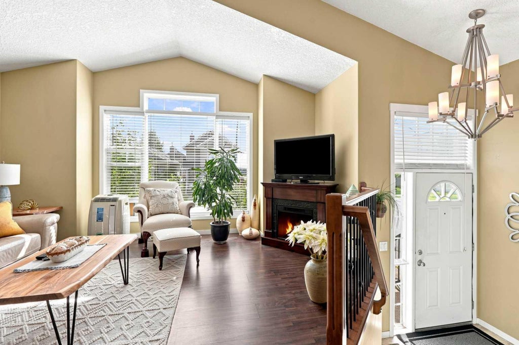 Photo of 5 Cranberry Way SE, Calgary, AB T3M 1K1 (MLS # A2339898)