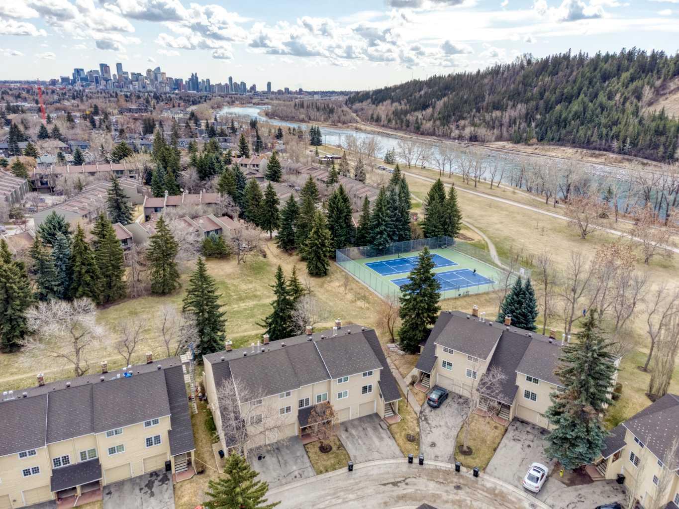 322 Point Mckay Gardens NW