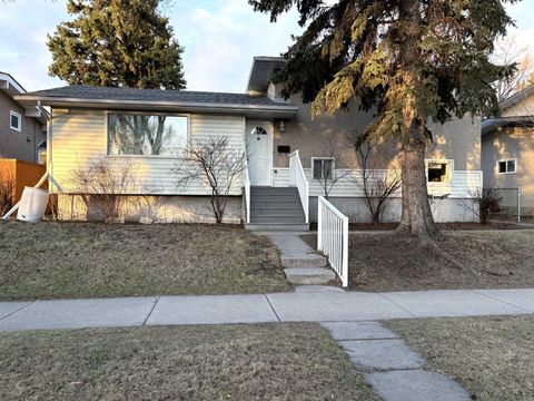 Photo of 1407 Northmount Drive NW, Calgary, AB T2L 0G4 (MLS # A2304886)