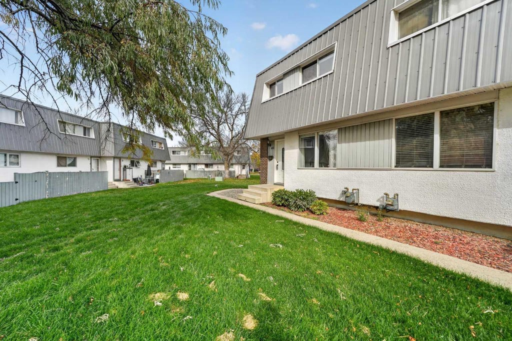 Photo of 1601 23 Street N #40, Lethbridge, AB T1H 4M9 (MLS # A2351127)