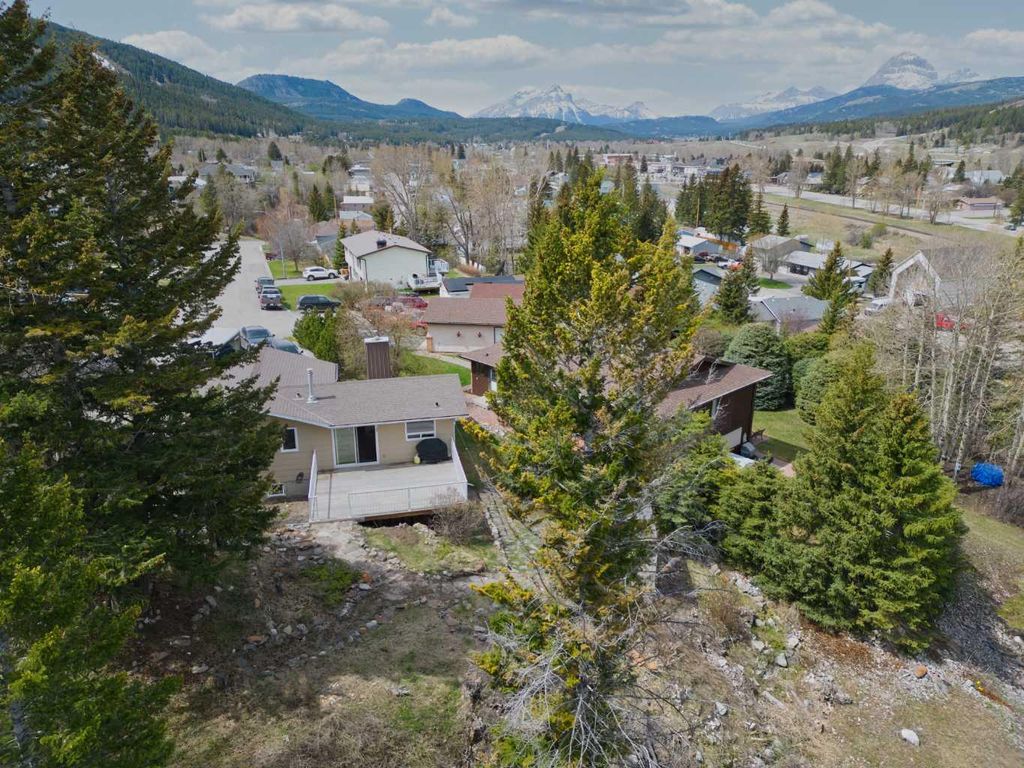 Photo of 13553 18 Avenue, Blairmore, AB T0K 0E0 (MLS # A2310132)