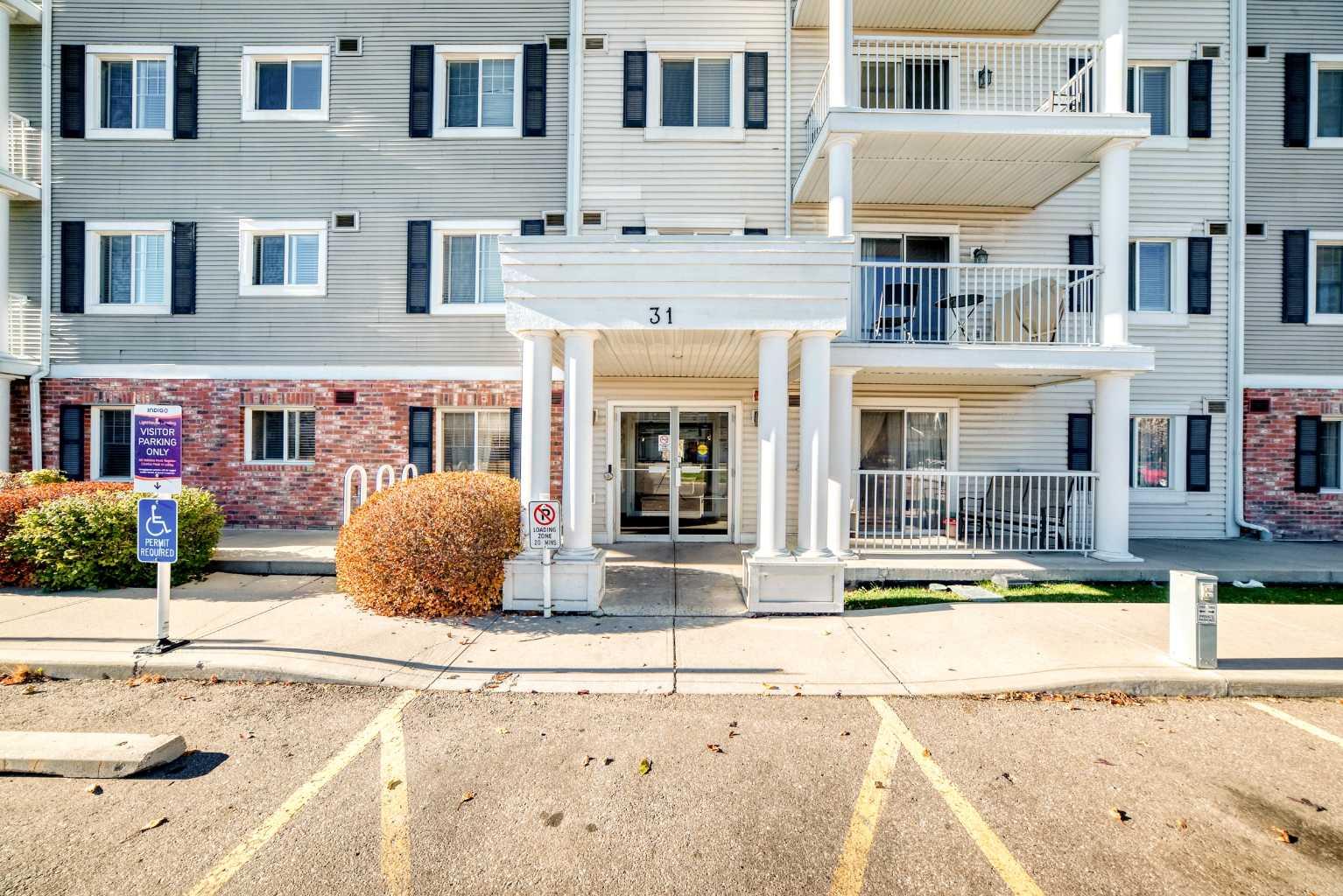 31 Country Village Manor NE 4404