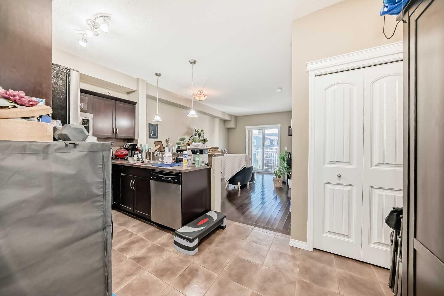 31 Country Village Manor NE 4404