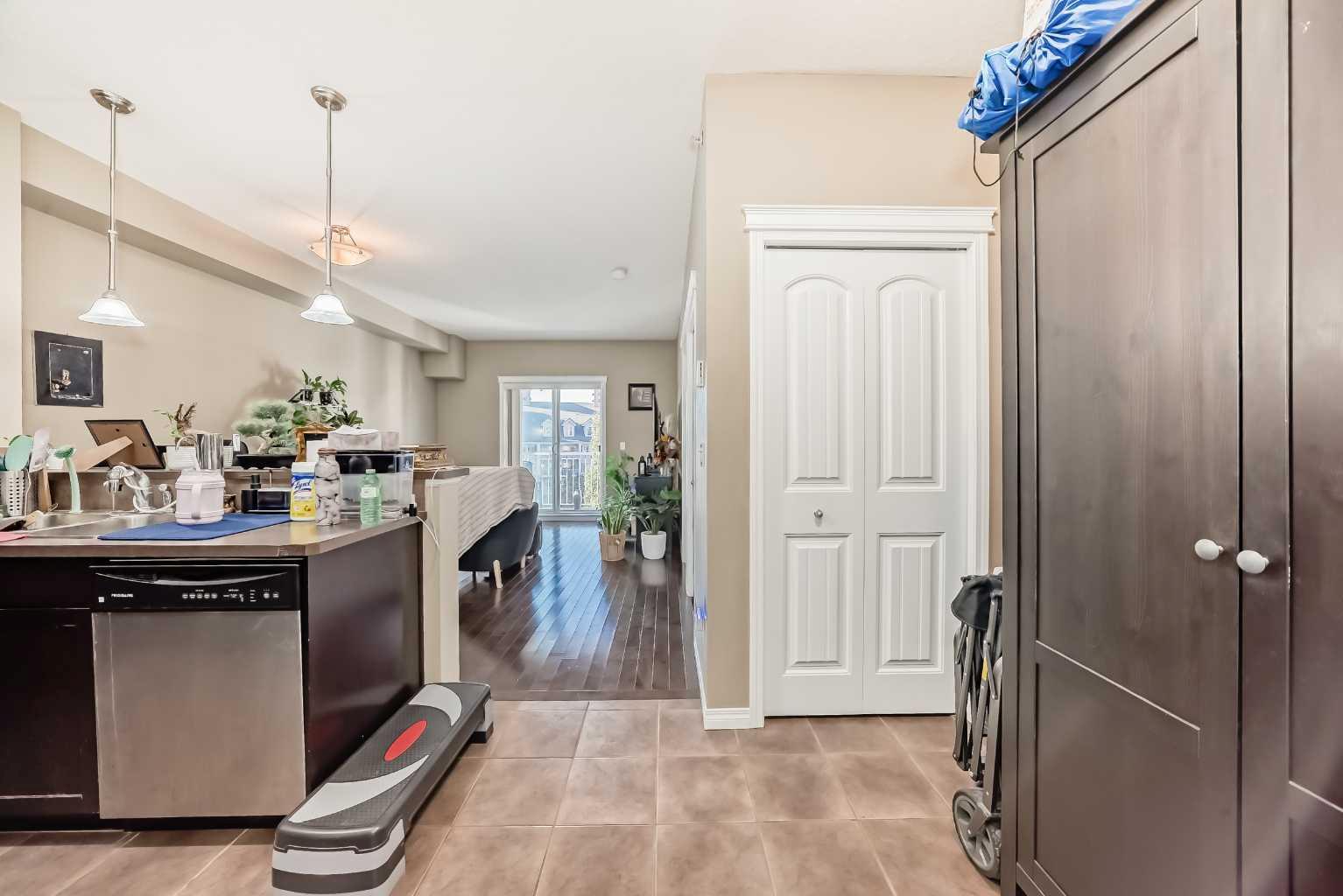 31 Country Village Manor NE 4404