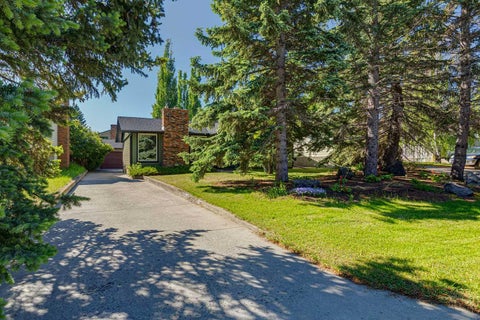 Photo of 10220 Brookpark Boulevard SW, Calgary, AB T2W 2P7 (MLS # A2323510)