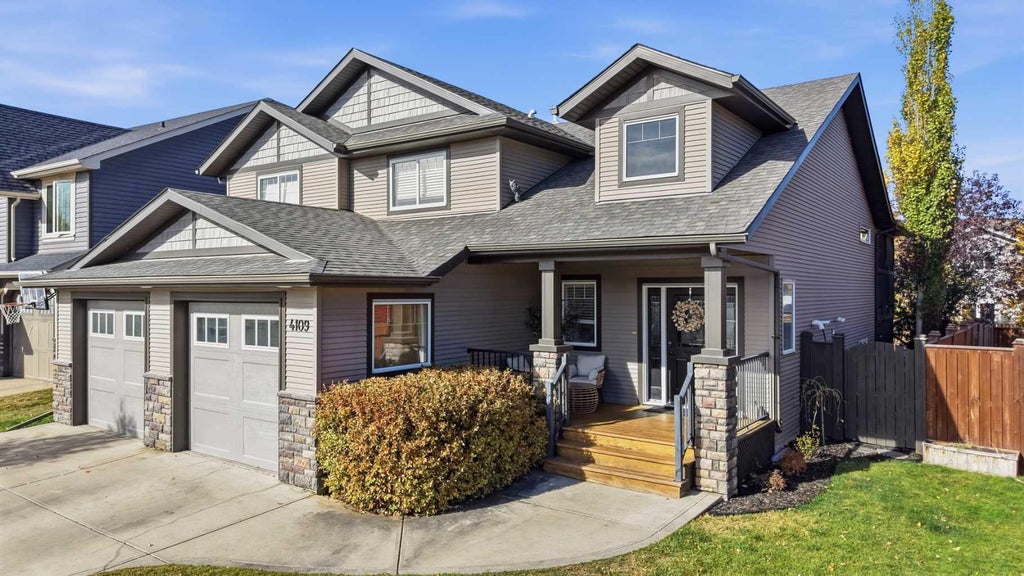Photo of 4109 45 Avenue, Sylvan Lake, AB T4S 0B9 (MLS # A2350055)
