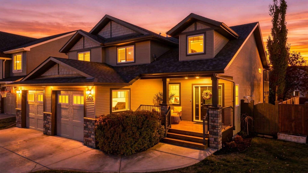 Photo of 4109 45 Avenue, Sylvan Lake, AB T4S 0B9 (MLS # A2350055)