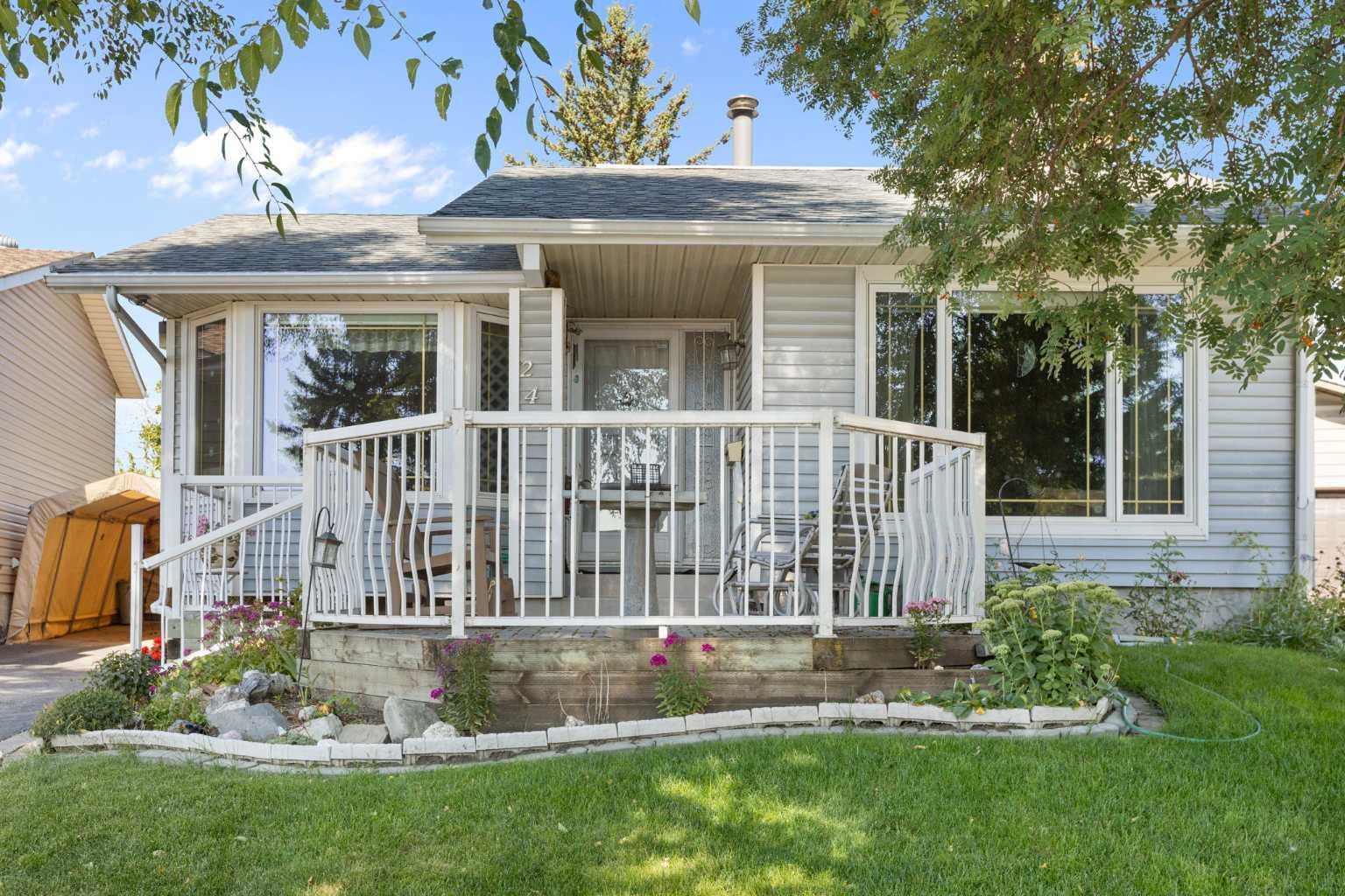 243 Radcliffe Place SE