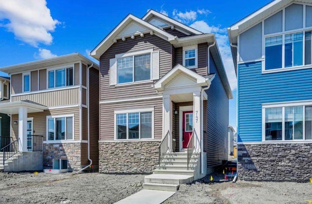 Photo of 747 BAYVIEW Hill SW, Airdrie, AB T4B 5M5 (MLS # A2348142)