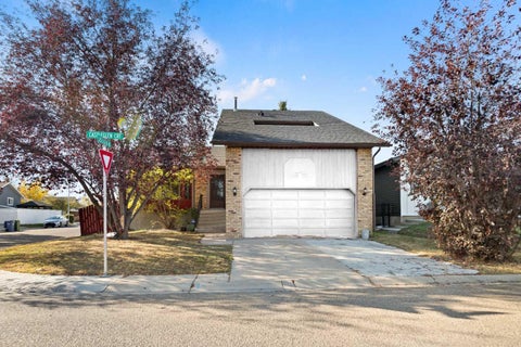 Photo of 48 Castleglen Court NE, Calgary, AB T3J 2B8 (MLS # A2330938)