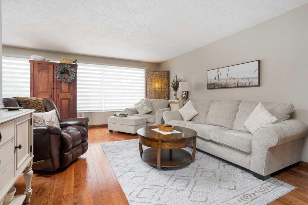 Photo of 5404 47 Avenue W, Forestburg, AB T0B 1N0 (MLS # A2292233)