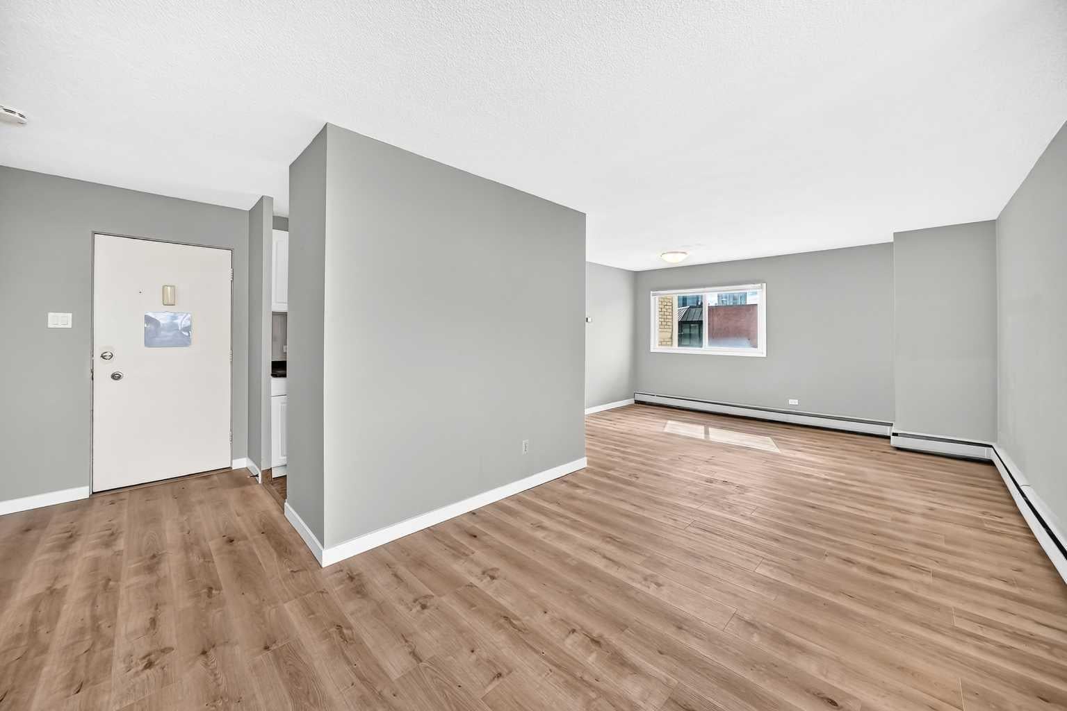 316 1 Avenue NE 401