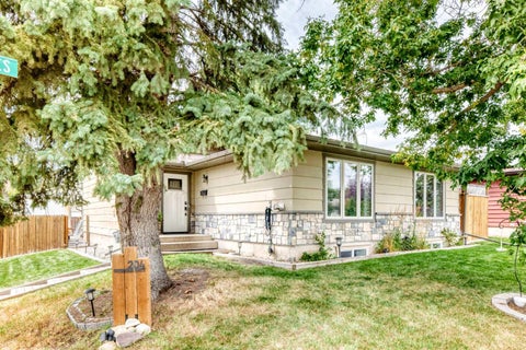 Photo of 204 Midridge Crescent SE, Calgary, AB T2X 1C6 (MLS # A2340828)