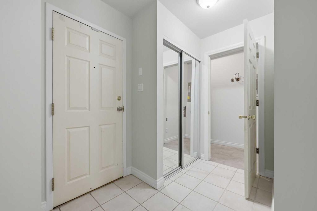 Photo of 820 15 Avenue SW #402, Calgary, AB T2R 0S1 (MLS # A2271775)