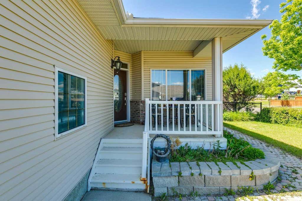Photo of 101 Sandstone Court, Okotoks, AB T1S 1R2 (MLS # A2321598)