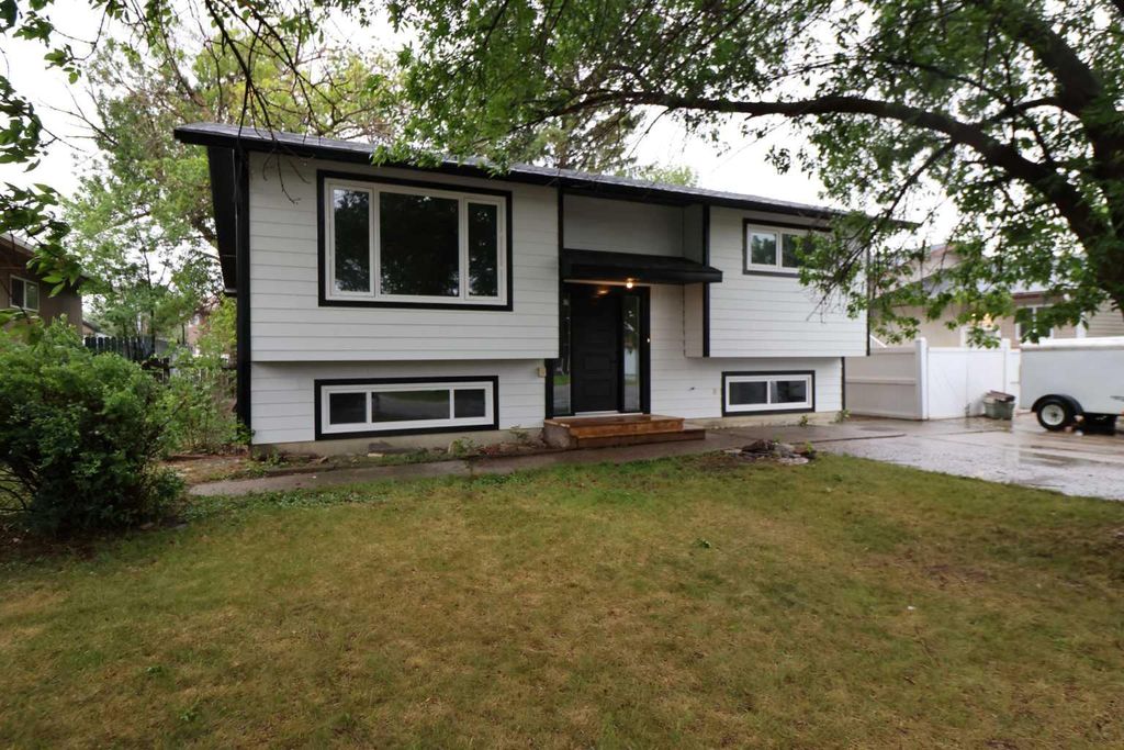 Photo of 1816 11 st St, Coaldale, AB T1M 1A6 (MLS # A2316749)