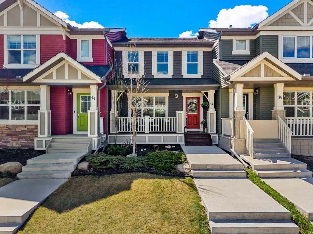 Photo of 40 Sunvalley Road, Cochrane, AB T4C 0X6 (MLS # A2324598)