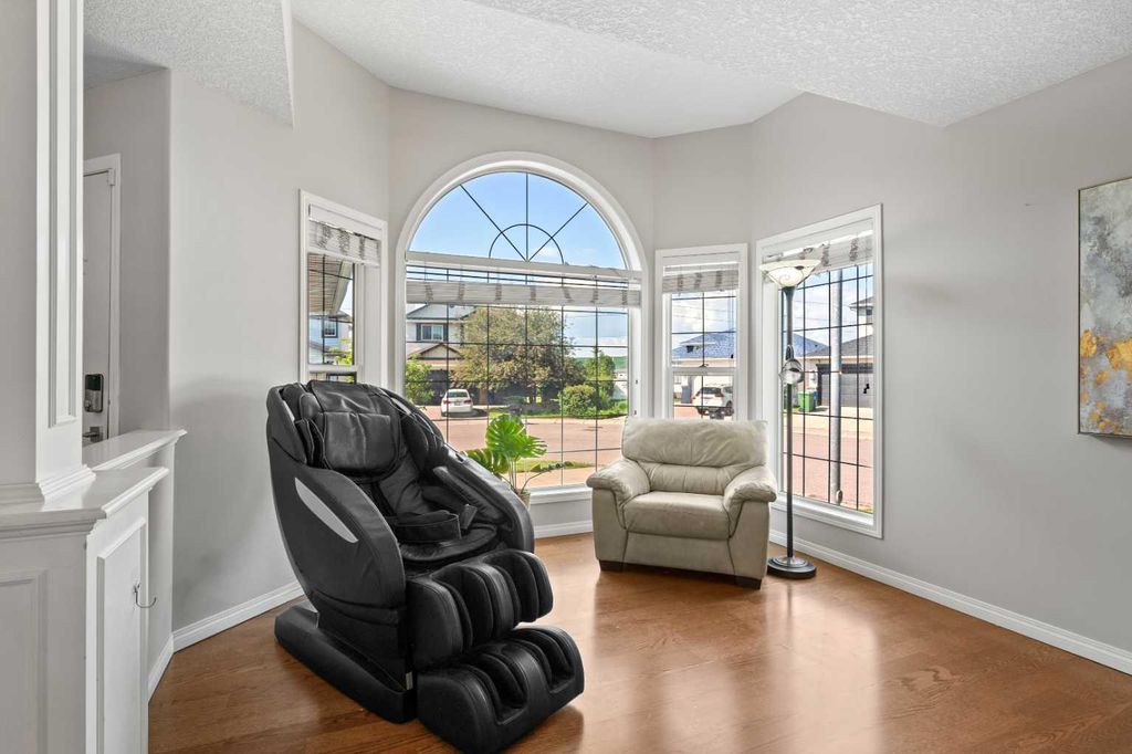 Photo of 95 Sierra Nevada Green SW, Calgary, AB T3H 3R2 (MLS # A2258878)