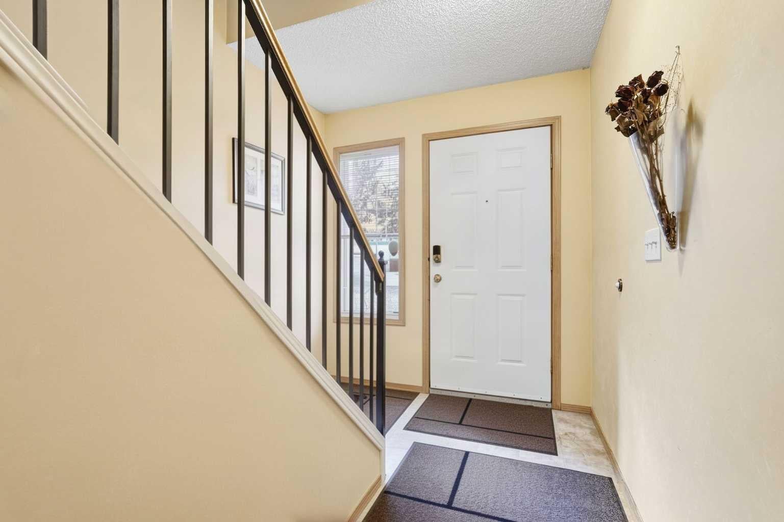 58 Country Hills Villas NW