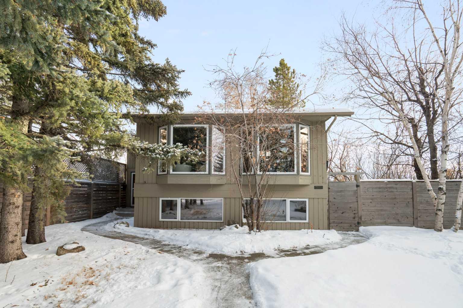 211 Coach Side Road SW