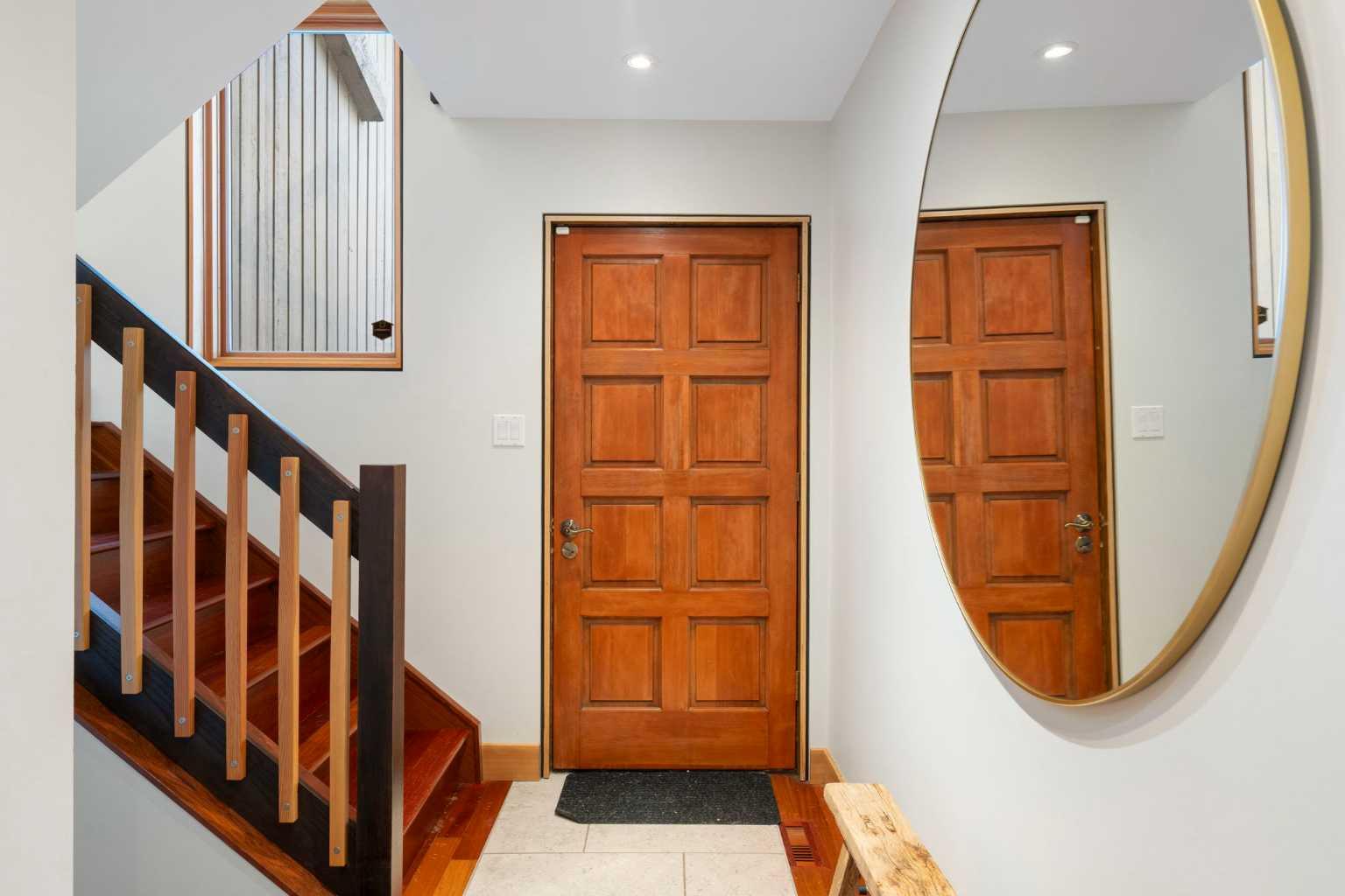 211 Coach Side Road SW