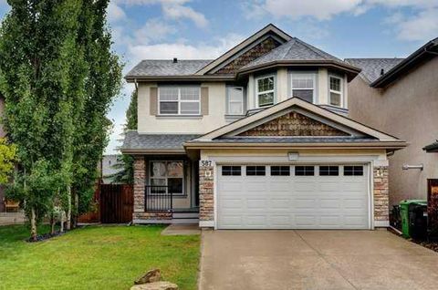 Photo of 587 Everbrook Way SW, Calgary, AB T2Y 0E7 (MLS # A2303477)