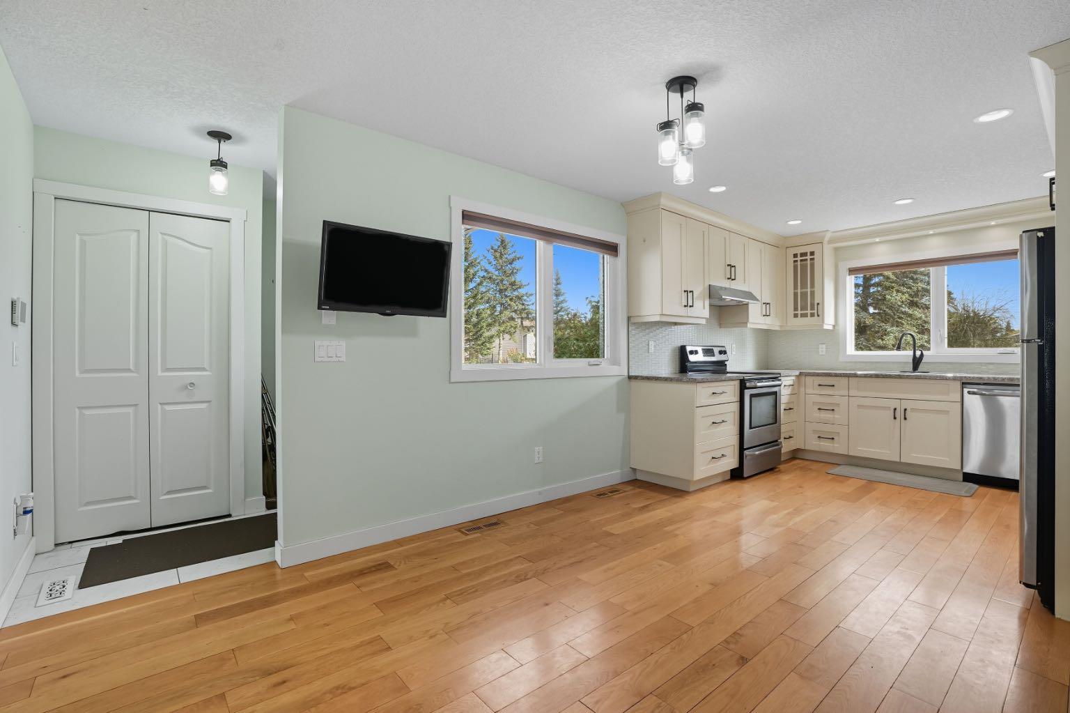 108 Falchurch Crescent NE