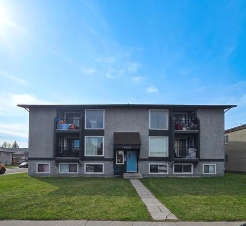 4503 73 Street NW Calgary AB T3B 2M3